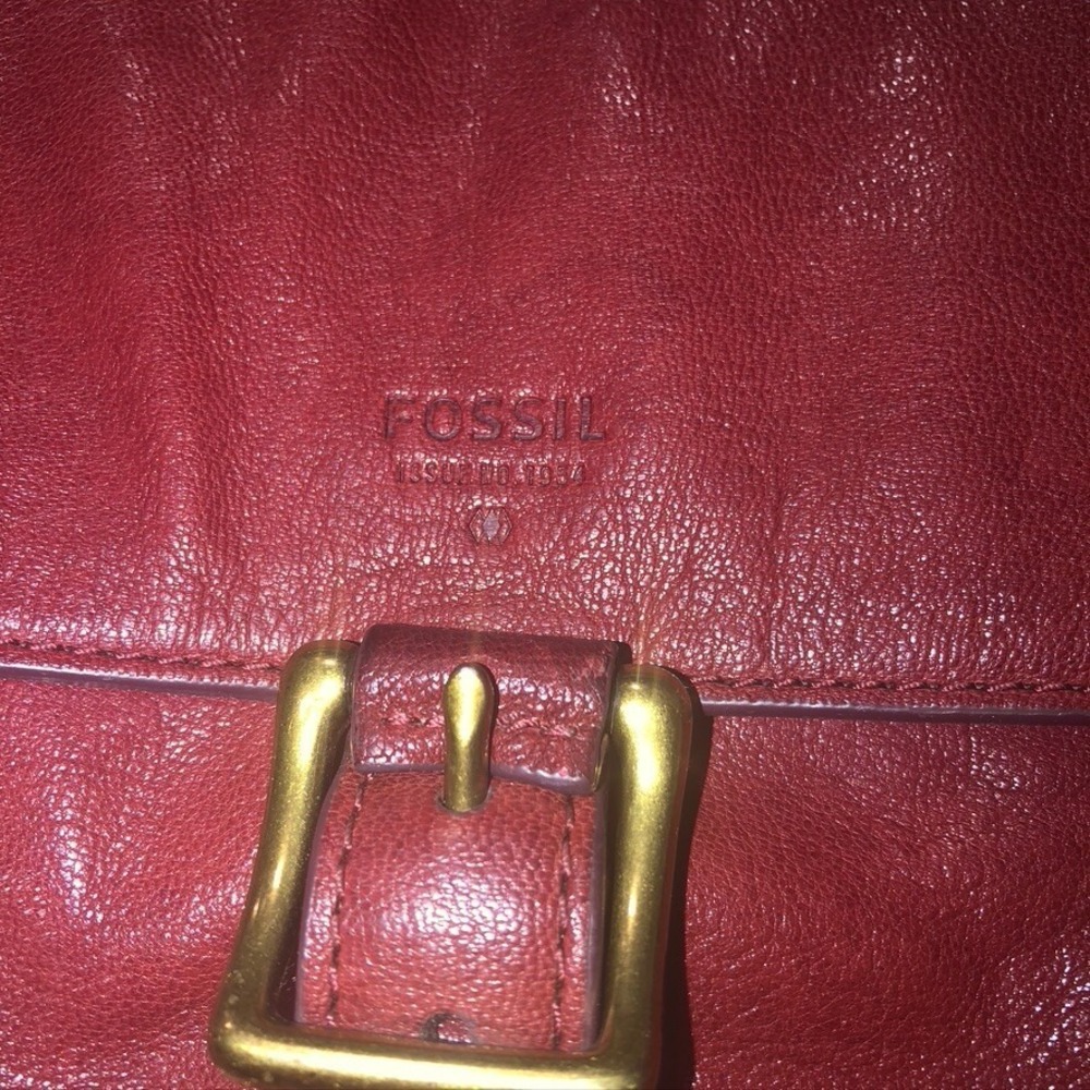 Vtg Fossil Red Leather Crossbody Medium Handbag~ Buckle Snap Adjustable Strap - Picture 4 of 12